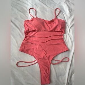 ONE PIECE BATHING SUIT